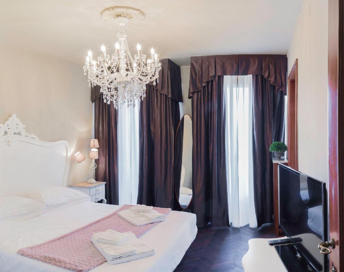 Rialto Canal View With Terrace And Balcony By Wonderful Italy * Venise
